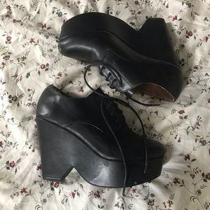 Cooperative Platform Shoes